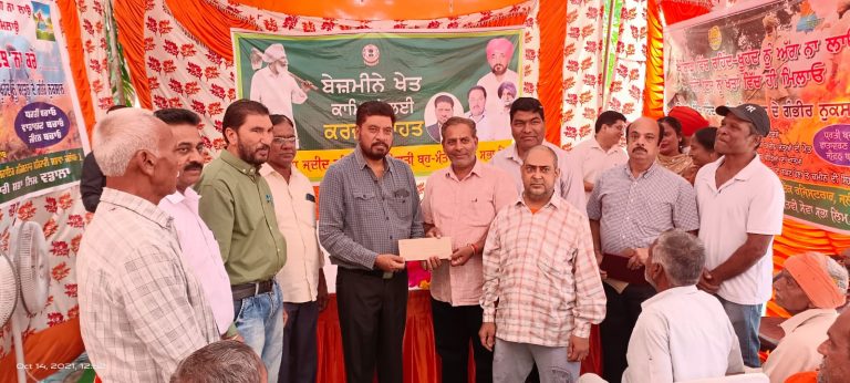 विधायक चौधरी सुरिन्दर सिंह ने 474 भूमि रहित किसानों और खेत मज़दूरों को 107.59 लाख के कर्ज़ राहत स्कीम के चैक बांटे