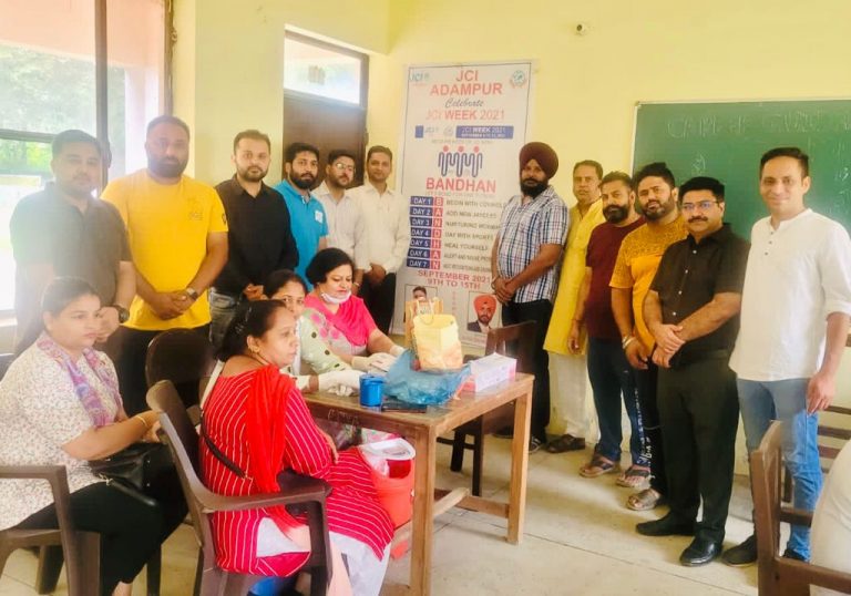 जालंधर में आदमपुर सीएचसी अधीन 48 गाँवों ने सौ प्रतिशत टीकाकरण का लक्ष्य किया हासिल: डिप्टी कमिश्नर घनश्याम थोरी