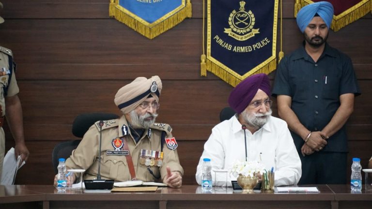 ਮ੍ਰਿਤਕ ਪੁਲਿਸ ਮੁਲਾਜ਼ਮਾਂ ਦੇ ਪਰਿਵਾਰਾਂ ਦੇ ਵਿਭਾਗ ਨਾਲ ਸਬੰਧਤ ਕੰਮਾਂ ਲਈ ਹਰ ਜ਼ਿਲੇ ਵਿੱਚ ਇਕ ਸਮਰਪਿਤ ਅਧਿਕਾਰੀ ਤਾਇਨਾਤ ਕੀਤਾ ਜਾਵੇਗਾ: ਸੁਖਜਿੰਦਰ ਸਿੰਘ ਰੰਧਾਵਾ