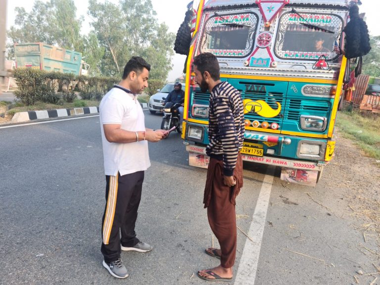 ਝੋਨੇ ਦੀ ਗੈਰ ਕਾਨੂੰਨੀ ਆਮਦ ਨੂੰ ਰੋਕਣ ਲਈ 11 ਉਡਨ ਦਸਤਿਆਂ ਵੱਲੋਂ 21 ਸਥਾਈ ਨਾਕਿਆਂ ‘ਤੇ ਚੌਵੀ ਘੰਟੇ ਰੱਖੀ ਜਾ ਰਹੀ ਨਜ਼ਰ : ਡਿਪਟੀ ਕਮਿਸ਼ਨਰ ਘਨਸ਼ਿਆਮ ਥੋਰੀ