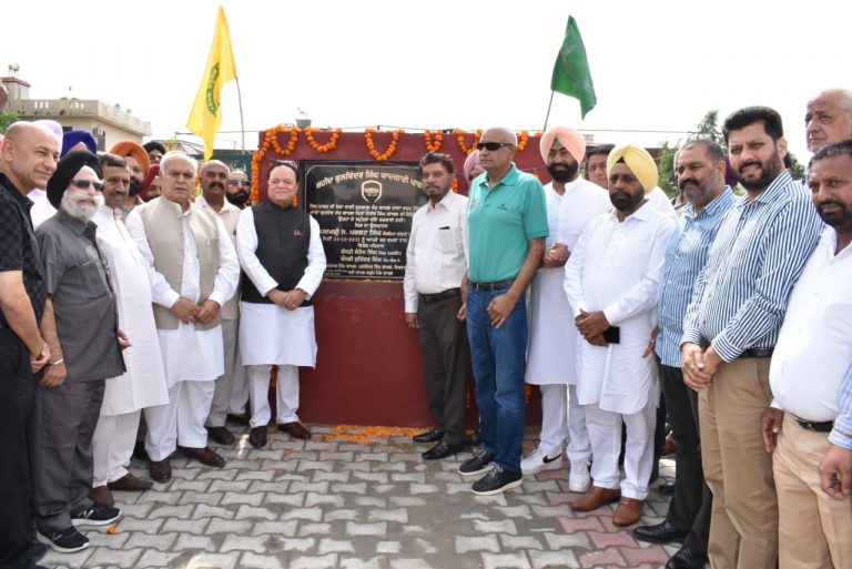 चौधरी ने प्रवासी भारतीय द्वारा छप्पड़ की काया कल्प कर के बनाऐ पार्क का किया उद्घाटन