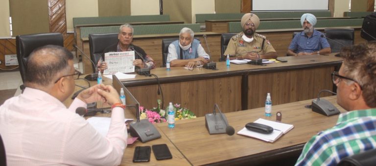 बस् अड्डों के नज़दीक और पुलों के नीचे बसों की ग़ैर कानूनी पार्किंग को रोका जाये – अतिरिक्त डिप्टी कमिश्नर