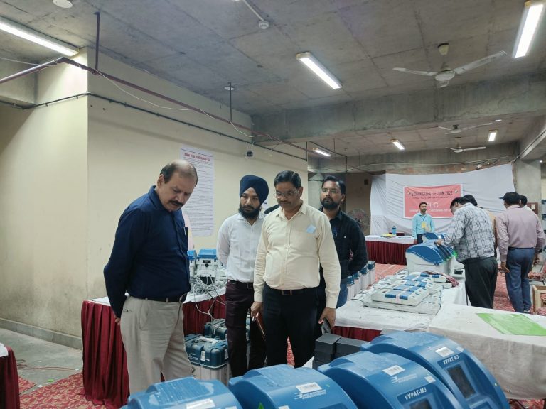 पंजाब के चुनाव अधिकारी की तरफ से ज़िला चुनाव दफ़्तर जालंधर का दौरा