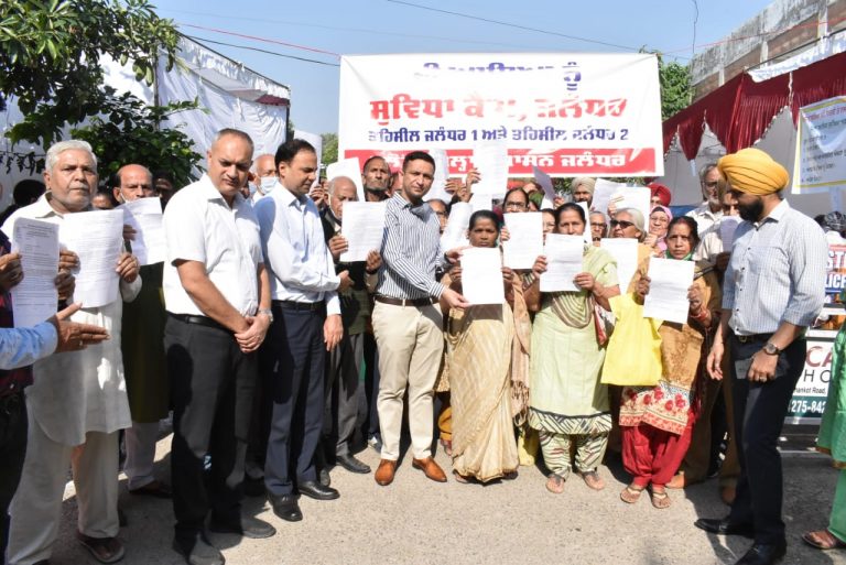 डिप्टी कमिश्नर द्वारा सुविधा कैंप का उद्घाटन, 98 लाभपातरियों को मौके पर ही सौंपे पैंशन के परवानगी पत्र