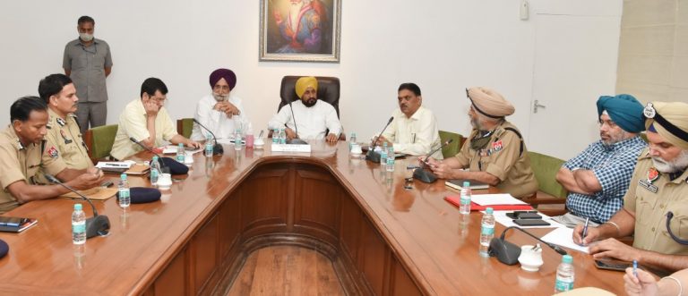 ਅਮਨ-ਕਾਨੂੰਨ ਦੀ ਵਿਵਸਥਾ ਵਿਚ ਆਮ ਲੋਕਾਂ ਦਾ ਭਰੋਸਾ ਪੈਦਾ ਕਰਨ ਲਈ ਕੋਈ ਕਸਰ ਬਾਕੀ ਨਾ ਛੱਡੀ ਜਾਵੇ-ਮੁੱਖ ਮੰਤਰੀ ਵੱਲੋਂ ਪੰਜਾਬ ਪੁਲੀਸ ਨੂੰ ਆਦੇਸ਼