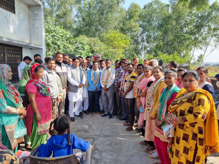 आप को झटका: मीडिया इंचार्ज विजय और अलाहाबाद अध्यक्ष राधे शाम साथियों सहित कांग्रेस में शामिल