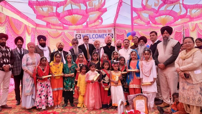 ਸਰਕਾਰੀ ਐਲੀਮੈਂਟਰੀ ਸਕੂਲ ਪ੍ਰੀਤ ਨਗਰ ਵਿਖੇ ਹੋਇਆ ਸਲਾਨਾ ਇਨਾਮ ਵੰਡ ਸਮਾਰੋਹ