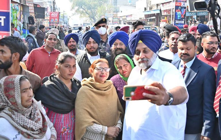 केजरीवाल बताएं कि क्या उन्होने दिल्ली में पंजाब में किए गए एक भी वादे को लागू किया है? : सरदार सुखबीर सिंह बादल