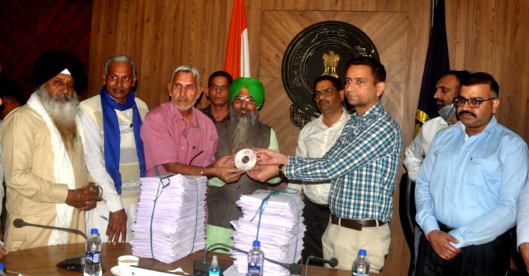 ज़िला चुनाव अधिकारी जालंधर ने की प्राथमिक वोटर सूची की प्रकाशना