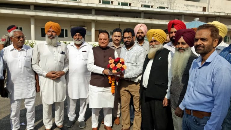 ਪਰਾਲੀ ਦੀ ਸੁਚੱਜੀ ਸੰਭਾਲ ਅਤੇ ਹਾੜੀ ਦੀਆਂ ਫਸਲਾਂ ਸਬੰਧੀ ਜ਼ਿਲ੍ਹਾ ਪੱਧਰੀ ਕਿਸਾਨ ਸਿਖਲਾਈ ਕੈਂਪ ਲਗਾਇਆ, 1500 ਕਿਸਾਨਾਂ ਨੇ ਲਿਆ ਭਾਗ