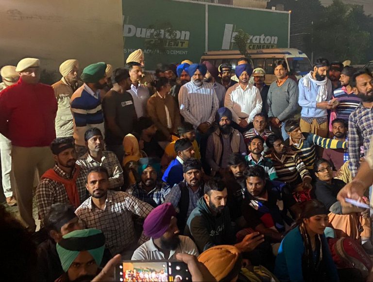 मेरे बेटे -बेटियां सड़कों पर बैठे हो, मैं घर में दीवाली कैसे मना सकता हूँ- परगट सिंह