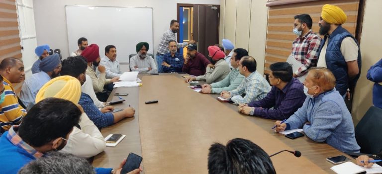 परगट सिंह ने आधिकारियों को चल रहे विकास प्रोजैक्टों को निर्धारित समय में पूरा करने के लिए कहा