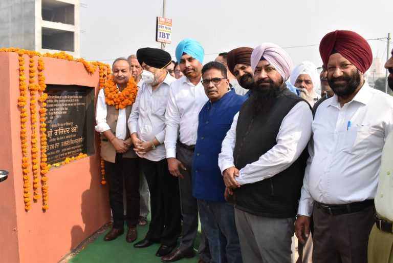 विधायक बेरी और नगर सुधार ट्रस्ट के चेयरमैन की तरफ से सूर्या इनकलेव में 188.13 लाख रुपए की लागत से सिवरेज लाईन डालने के कार्य का किया उद्घाटन