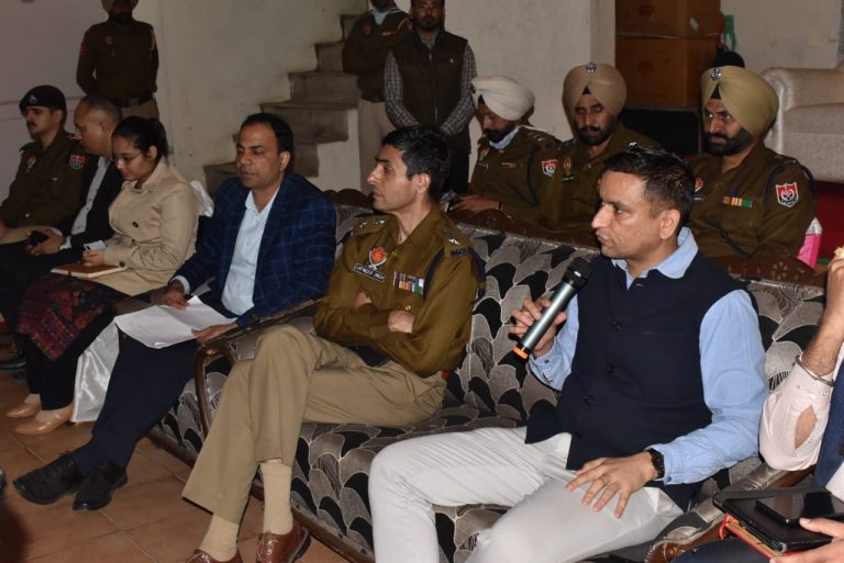 MAKE SAND AVAILABLE AT FIXED RATES-DC TO TRANPORTERS