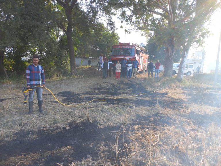 JOINT TEAMS OF SDMS, POLICE, FIRE BRIGADE DEPARTMENT CONDUCT RAIDS IN VILLAGES; SENSITISE FARMERS AGAINST STUBBLE BURNING