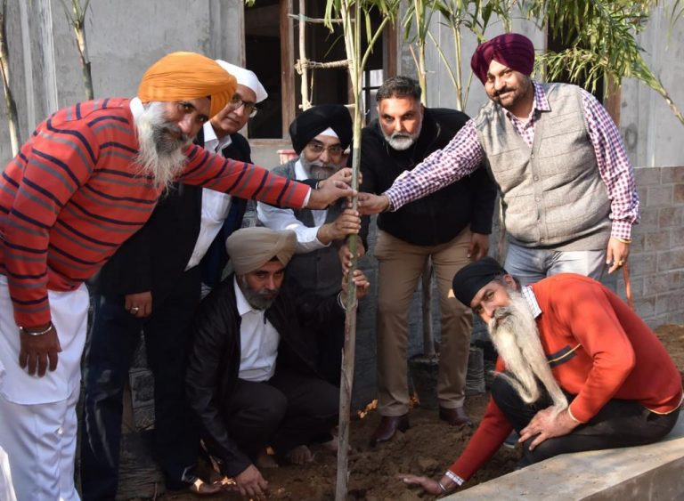 CP LAUNCHES CLEANLINESS & PLANTATION DRIVE IN POLICE LINES, ALSO PAY OBEISANCE AT GURUDWARA SAHIB