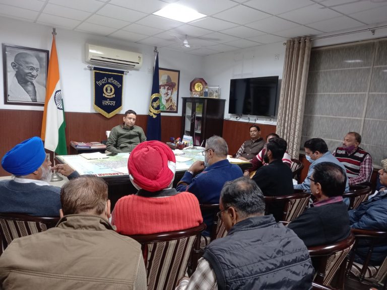 डिप्टी कमिश्नर ने चुनाव सुपरवाईज़रो को 18 -19 साल आयु वर्ग के युवा वोटरों की रजिस्ट्रेशन में तेज़ी लाने के लिए कहा