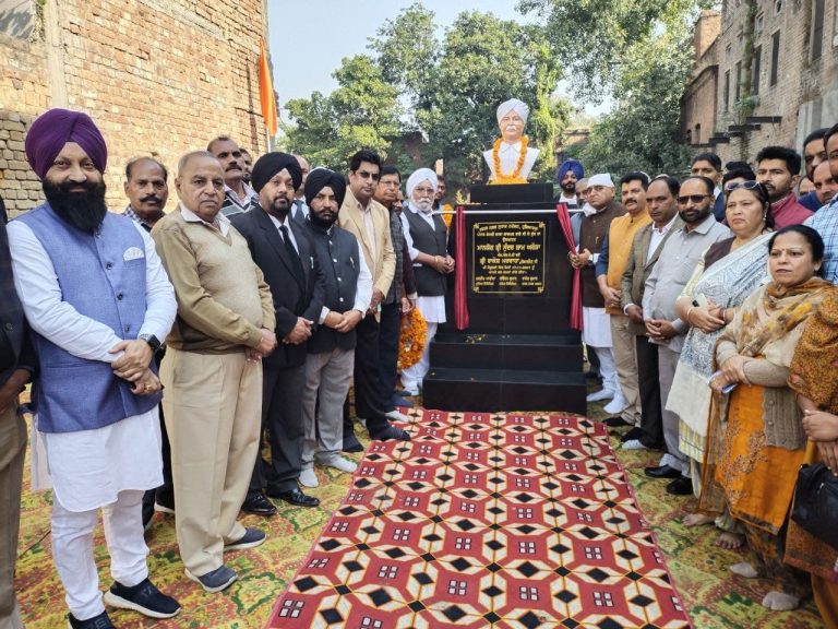 लालाजी जैसे महान बलिदानियों की बदौलत आज हम आजाद भारत में गर्व से रह रहे हैं: विधायक अरोड़ा