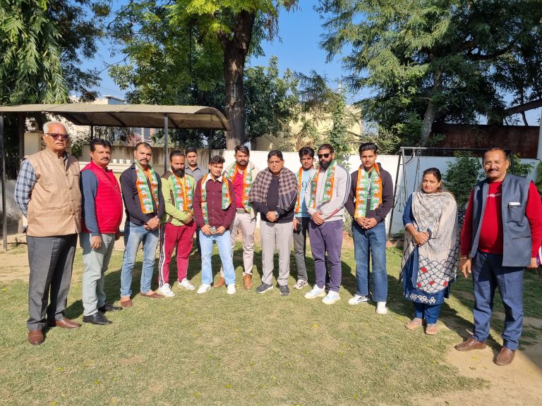 पशु-पक्षीओं की सेवा भी भगवान के भजन के समान: विधायक अरोड़ा