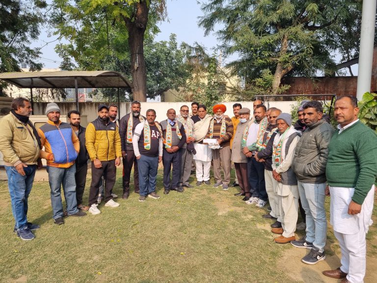 शांति नगर निवासियों ने बड़ी संख्या में थामा कांग्रेस का दामन, विधायक अरोड़ा ने किया स्वागत