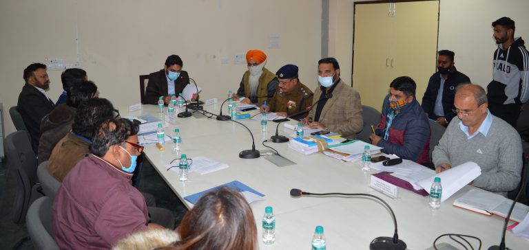 ਡਿਪਟੀ ਕਮਿਸਨਰ ਪਠਾਨਕੋਟ ਨੇ ਚੋਣਾਂ ਦੋਰਾਨ ਉਮੀਦਵਾਰਾਂ ਨੂੰ ਪਾਏ ਜਾਣ ਵਾਲੇ ਵੱਖ ਵੱਖ ਖਰਚਿਆਂ ਸਬੰਧੀ ਵਿਭਾਗੀ ਅਧਿਕਾਰੀਆਂ ਨਾਲ ਕੀਤੀ ਵਿਸੇਸ ਮੀਟਿੰਗ