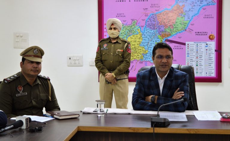 ਪਠਾਨਕੋਟ ਪੁਲਿਸ ਪਾਰਟੀ ਨੇ ਦੋਸੀ ਜਸਵੀਰ ਸਿੰਘ ਪੈਰੋਲ ਜੰਪਰ ਨੂੰ ਕਾਬੂ ਕਰਕੇ ਕਾਮਯਾਬੀ ਹਾਸਲ ਕੀਤੀ—ਐਸ.ਐਸ.ਪੀ. ਪਠਾਨਕੋਟ