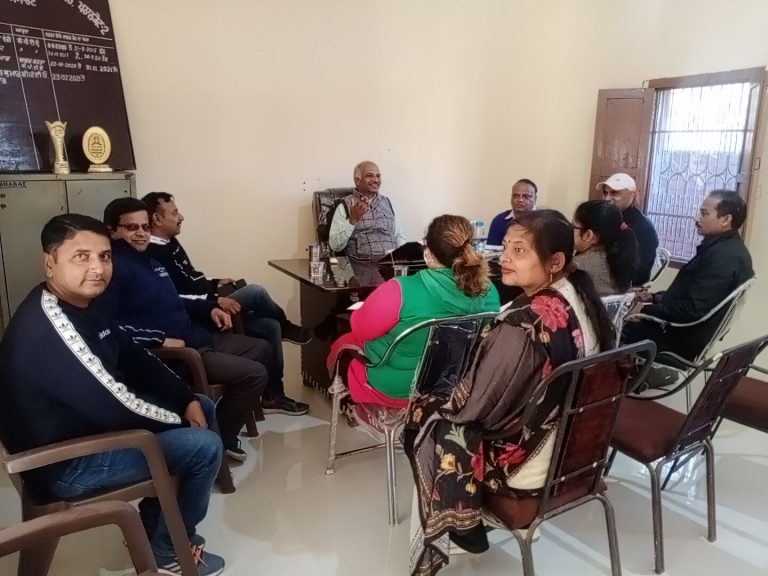 स्मार्ट स्कूल पैरामीटर, दिसंबर टर्म-1 के पेपर्स व नवोदय विद्यालय प्रवेश परीक्षा को ले कर बीपीईओ पठानकोट-2 ने की सैंटर हैड टीचर्स के साथ मीटिंग।