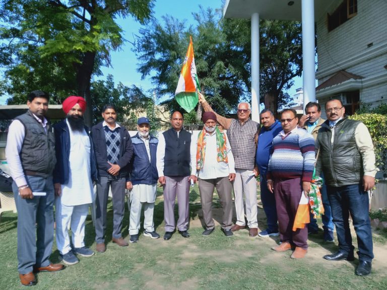 भाजपा की नीतियों से आहत न्यू शांति नगर अध्यक्ष कमल सिंह ने थामा कांग्रेस का दामन, अरोड़ा ने किया स्वागत