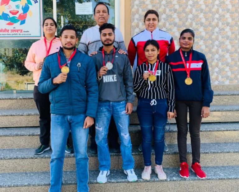 राष्ट्रीय किक बाक्सिंग प्रतियोगिता में होशियारपुर ने जीते 4 गोल्ड, 1 सिल्वर मैडल।