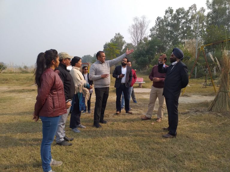 पर्यावरण प्रति तलवाड़ दंपत्ति का योगदान अमूल्य:  महावीर सिंह (फारेस्ट चीफ कंजऱवेटिव)।