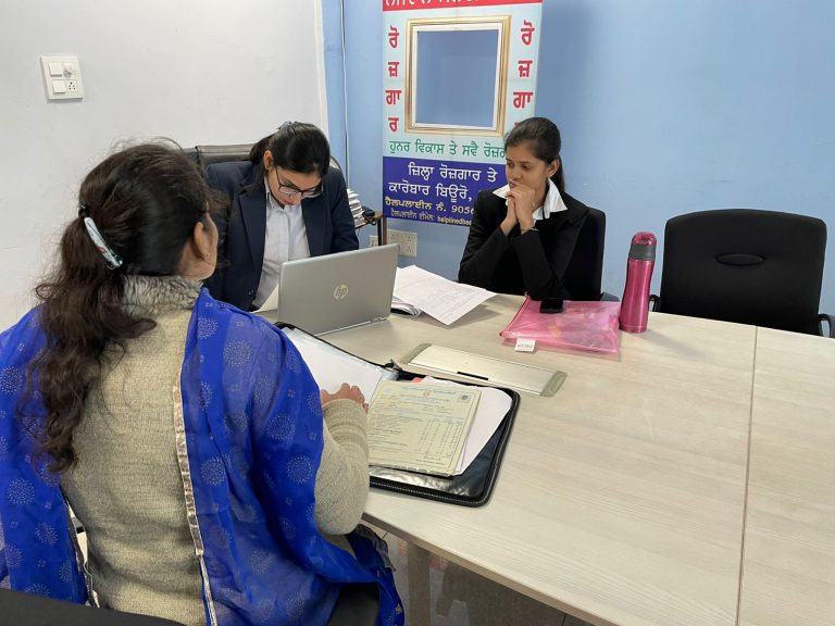 ज़िला रोज़गार और कारोबार ब्यूरो जालंधर में लगाए गए रोज़गार मेलों में 117 नौजवानों का रोज़गार के लिए चयन