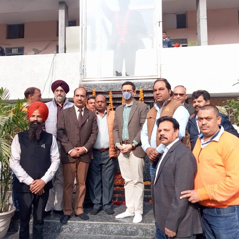 डा. बी. आर. अम्बेदकर के प्री -निर्वाण दिवस मौके डिप्टी कमिश्नर ने बाबा साहिब को श्रद्धा के फूल किए भेंट