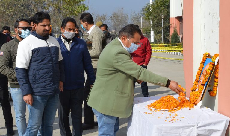 ਰਾਸ਼ਟਰ ਪਿਤਾ ਮਹਾਤਮਾ ਗਾਂਧੀ, ਸਮੂਹ ਸੁਤੰਤਰਤਾ ਸੰਗਰਾਮੀਆਂ ਤੇ ਸ਼ਹੀਦਾਂ ਨੂੰ ਸ਼ਰਧਾਂਜਲੀ ਭੇਂਟ ਕਰ ਕੀਤਾ ਯਾਦ