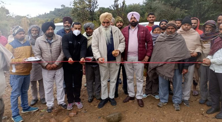 ਬਮਰੋਟਾ ਨਿਵਾਸੀ ਲੋਕਾਂ ਨੂੰ 65 ਲੱਖ ਦੀ ਲਾਗਤ ਨਾਲ ਬਣਨ ਵਾਲੀ ਮਿਲੀ ਪੱਕੀ ਸੜਕ