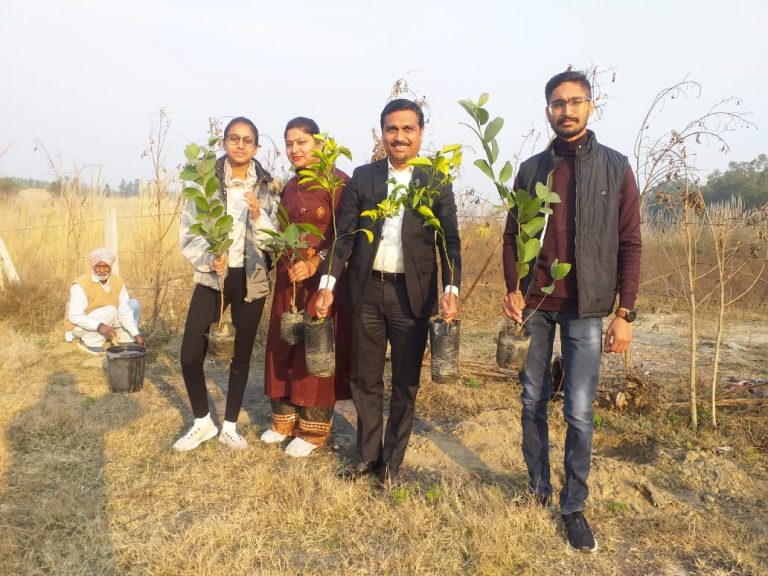 पेड़ से बड़ा कोई दानी नहीं : मनोज गुप्ता।