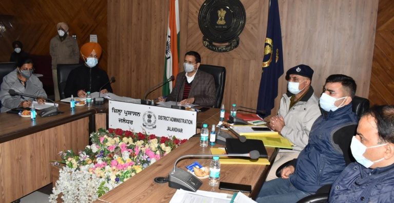 ਸਿਆਸੀ ਪਾਰਟੀਆਂ, ਪ੍ਰਿੰਟਰਾਂ-ਪਬਲਿਸ਼ਰ ਅਤੇ ਸ਼ਰਾਬ ਠੇਕੇਦਾਰਾਂ ਨੂੰ ਚੋਣ ਕਮਿਸ਼ਨ ਦੀਆਂ ਹਦਾਇਤਾਂ ਦੀ ਪਾਲਣਾ ਯਕੀਨੀ ਬਣਾਉਣ ਦੇ ਨਿਰਦੇਸ਼