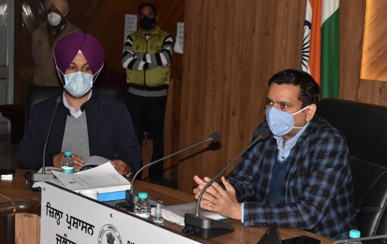 DC ASKS POLL STAFF TO ENSURE HANDS-ON TRAINING OF  EVMs AND VVPAT MACHINES FOR SMOOTH CONUCT OF ELECTIONS