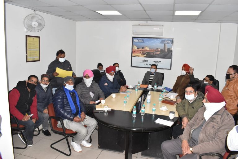 विधान सभा चुनाव -2022: राजनीतिक पार्टियों के प्रतिनिधियों की उपस्थिति में पोलिंग स्टाफ की पहली रैंडमाईज़ेशन