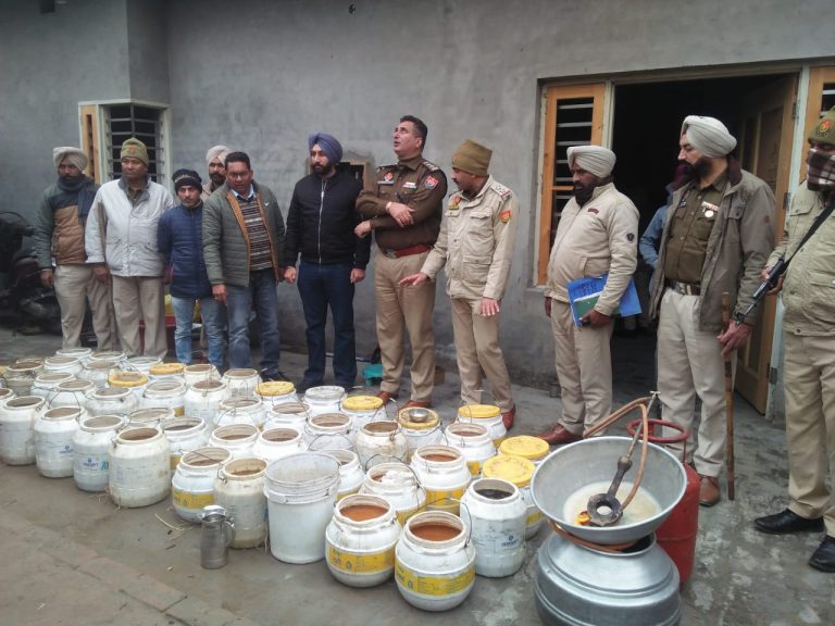 ਦਿਹਾਤੀ ਪੁਲਿਸ ਤੇ ਆਬਕਾਰੀ ਵਿਭਾਗ ਦੀ ਸਾਂਝੀ ਟੀਮ ਵੱਲੋਂ ਨਾਜਾਇਜ਼ ਸ਼ਰਾਬ ਖਿਲਾਫ਼ ਕਾਰਵਾਈ