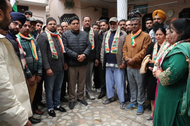 जतिंदर भोलू की घर वापसी, अरोड़ा ने मुंह मीठा करवाकर किया भोलू और साथियों का स्वागत