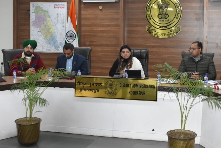 ਜ਼ਿਲ੍ਹਾ ਚੋਣ ਅਫ਼ਸਰ ਨੇ ਪੋਲਿੰਗ ਤੋਂ ਪਹਿਲਾਂ ਅਤੇ ਬਾਅਦ ’ਚ ਕੀਤੇ ਜਾਣ ਵਾਲੇ ਪ੍ਰਬੰਧਾਂ ਦਾ ਲਿਆ ਜਾਇਜ਼ਾ