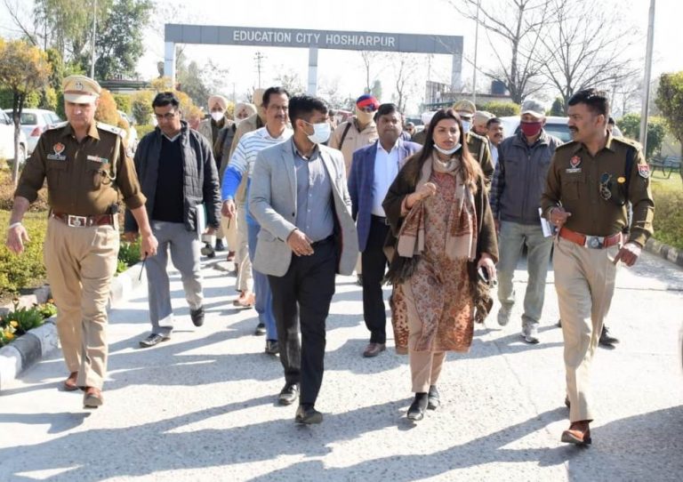 ਜ਼ਿਲ੍ਹਾ ਚੋਣ ਅਫ਼ਸਰ ਤੇ ਐਸ.ਐਸ.ਪੀ. ਨੇ ਰਿਟਰਨਿੰਗ ਅਫ਼ਸਰਾਂ ਨਾਲ ਗਿਣਤੀ ਕੇਂਦਰਾਂ ਦਾ ਦੌਰਾ ਕਰਕੇ ਲਿਆ ਪ੍ਰਬੰਧਾਂ ਦਾ ਜਾਇਜ਼ਾ