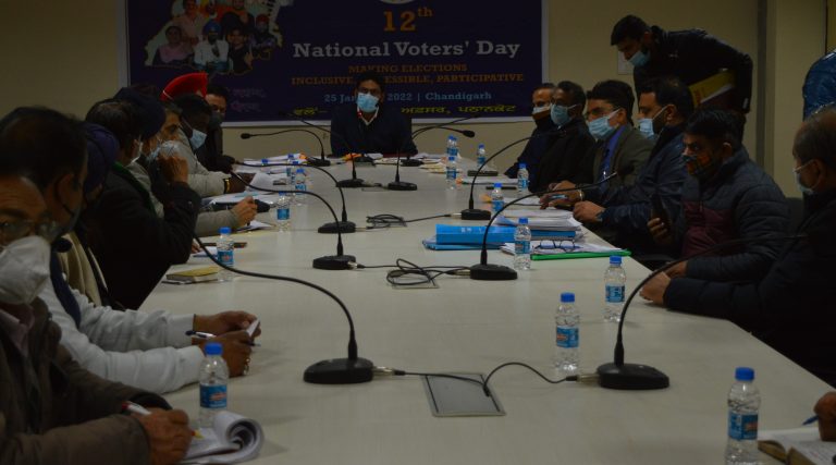 ਜਿਲ੍ਹਾ ਪਠਾਨਕੋਟ ਲਈ ਲਗਾਏ ਗਏ 4 ਚੋਣ ਅਬਜ਼ਰਵਰਾਂ ਵੱਲੋਂ ਰਾਜਨੀਤਿਕ ਪਾਰਟੀਆਂ ਦੇ ਨੁਮਾਇੰਦਿਆਂ ਨਾਲ ਕੀਤੀ ਵਿਸੇਸ ਮੀਟਿੰਗ