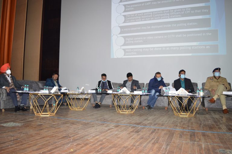 ਜਿਲ੍ਹਾ ਪਠਾਨਕੋਟ ਲਈ ਲਗਾਏ ਗਏ 4 ਚੋਣ ਅਬਜ਼ਰਵਰਾਂ ਵੱਲੋਂ ਵਿਧਾਨ ਸਭਾ ਚੋਣਾਂ-2022 ਦੇ ਸਬੰਧ ਵਿੱਚ ਕੀਤੀ ਵਿਸੇਸ ਮੀਟਿੰਗ ਅਤੇ ਦਿੱਤੀਆਂ ਹਦਾਇਤਾਂ