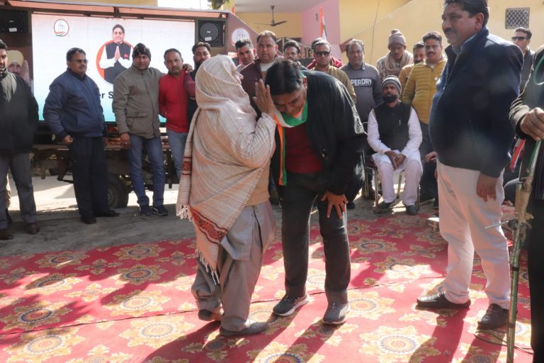 बुजुर्गों ने भी दिया अरोड़ा को जीत का आशीर्वाद, और तेज हुई प्रचार मुहिम
