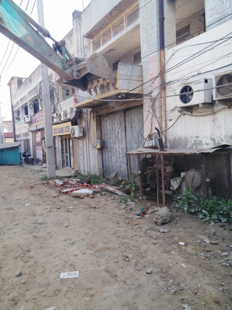 आदमपुर चार -मार्गीय प्राजैकट के अंतर्गत 121 एक्वायर निर्माण को हटाने की प्रक्रिया शुरू