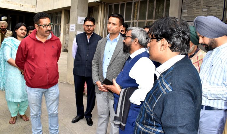 ਮੁੱਖ ਚੋਣ ਅਫ਼ਸਰ ਨੇ ਜਲੰਧਰ ਦੇ ਸਮੁੱਚੇ 9 ਵਿਧਾਨ ਸਭਾ ਹਲਕਿਆਂ ਦੇ ਸਟਰਾਂਗ ਰੂਮਾਂ ਦੇ ਸੁਰੱਖਿਆ ਪ੍ਰਬੰਧਾਂ ਦਾ ਲਿਆ ਜਾਇਜ਼ਾ