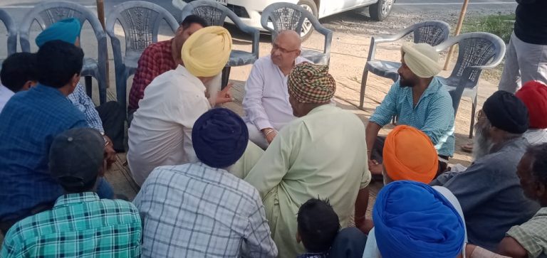 गांव बसियाला में मानव रहित रेलवे फाटक की समस्या का जल्द हल करवाने का करूंगा प्रयास : अविनाश राय खन्ना