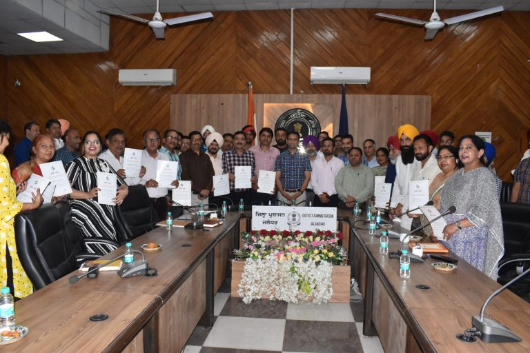 आज़ाद, निष्पक्ष और पारदर्शी चुनाव  प्रक्रिया में अहम योगदान के लिए 143 और अधिकारी /कर्मचारी सम्मानित