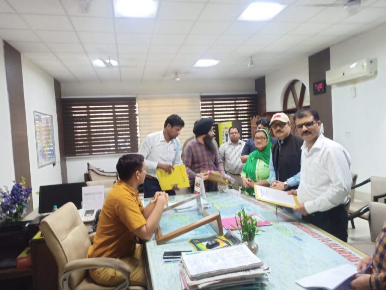 डिप्टी कमिशनर ने 21 साल से जालंधर में रह रहे पाकिस्तानी परिवार को नागरिकता की शपथ दिलाई